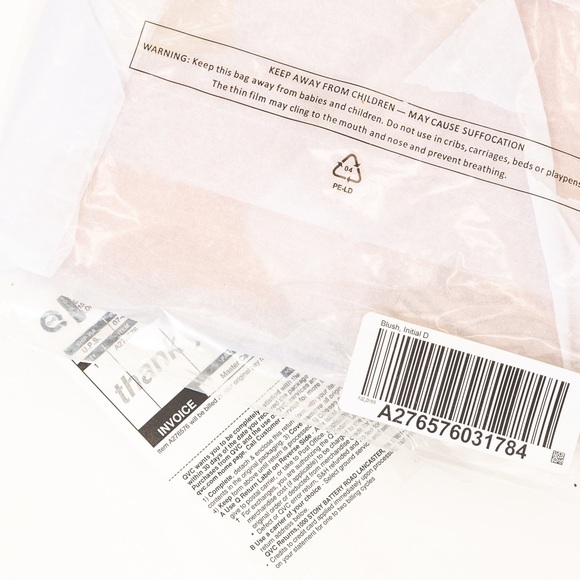 G.I.L.I. Peach fuzz color pebble grain leather monogram pouch bag with letter D - Picture 13 of 13